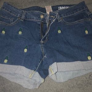 Denim shorts with pineapple prints